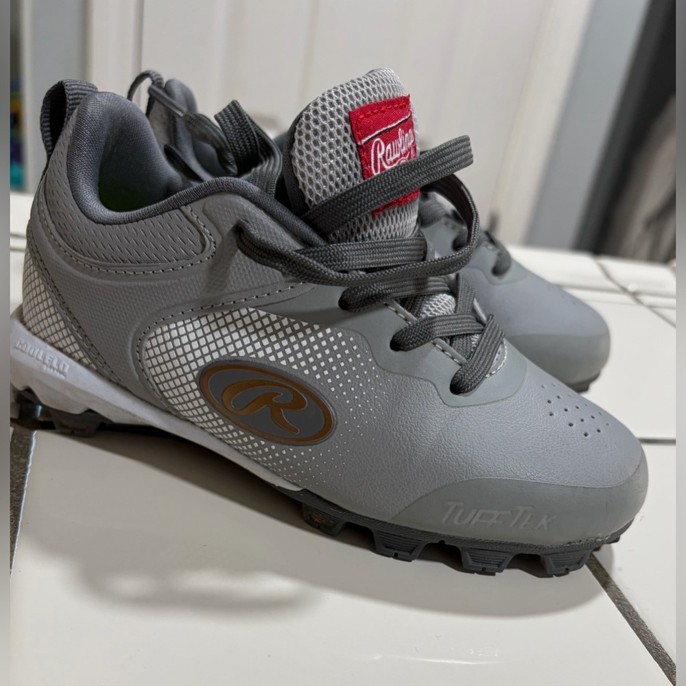 Rawlings Kids Gray and White Baseball Cleats